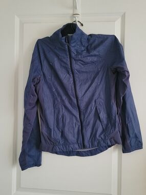LULULEMON WATER RESIST JACKET SIZE SMALL